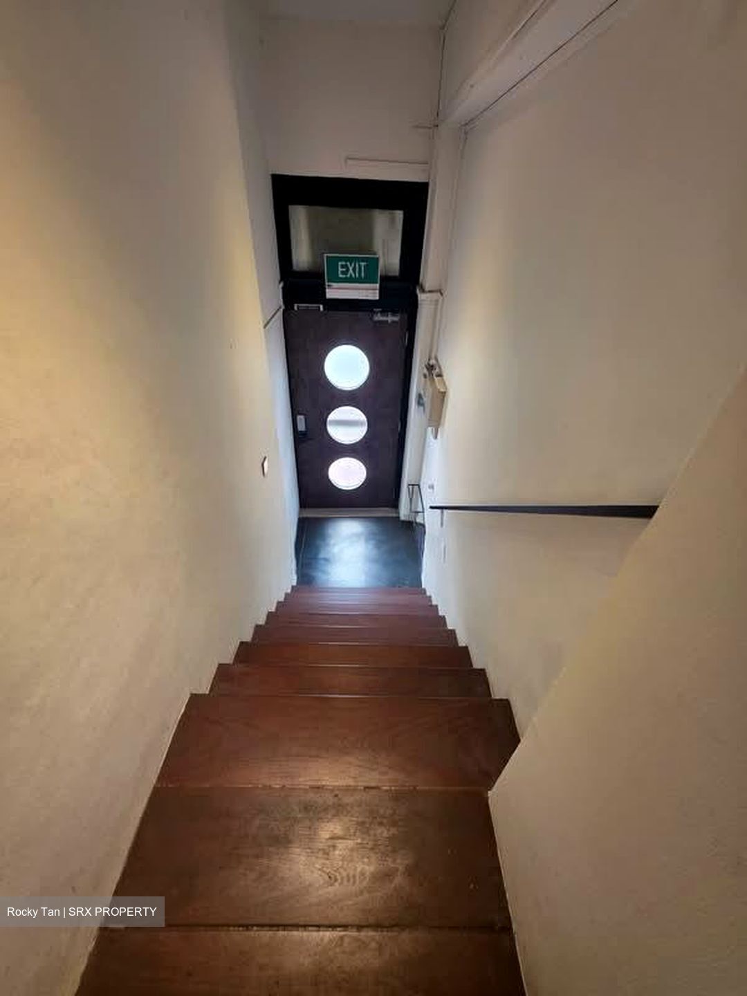 North Bridge Road (D7), Office #566782681